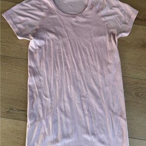 Lululemon Swiftly Tech 2.0 hip length Short Sleeve Pink Haze